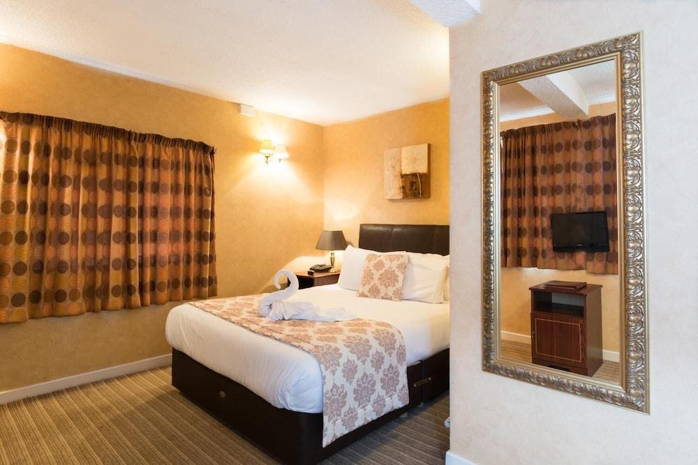 The George Stansted Airport 3*